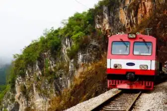 Randonnée le long de l'ancienne voie ferrée française du Yunnan – Image 2